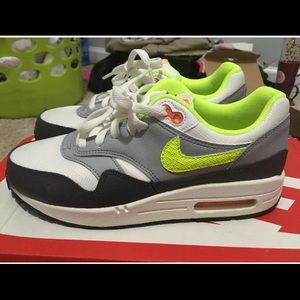 Boys Air max size 6 white, green, orange, gray